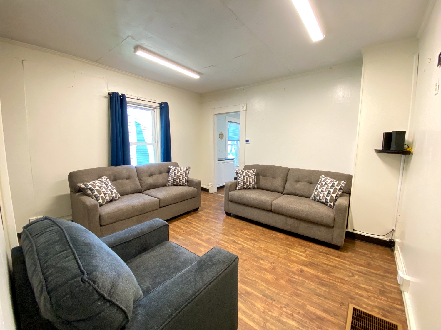 Furnished common lounge